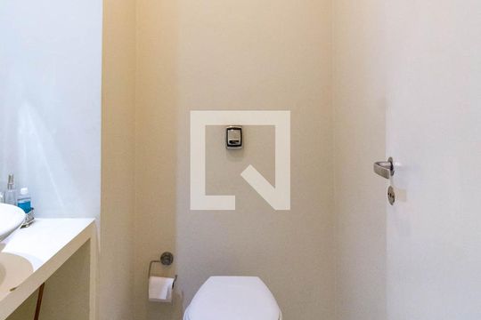 Banheiro de apartamento à venda com 3 quartos, 117m² em Real Parque, São Paulo