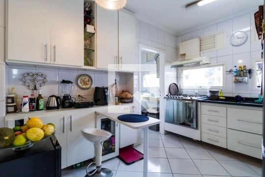 Cozinha de apartamento à venda com 3 quartos, 117m² em Real Parque, São Paulo