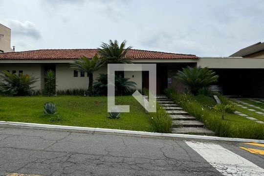 Fachada de casa de condomínio à venda com 4 quartos, 486m² em Residencial Cinco (alphaville), Santana de Parnaíba