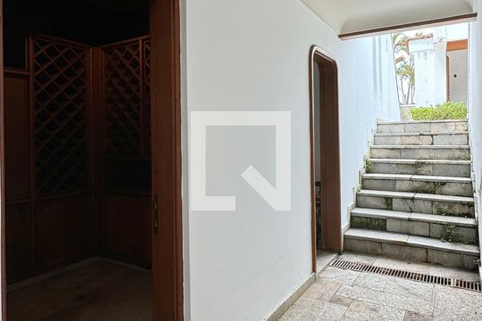 Corredor de casa de condomínio à venda com 4 quartos, 486m² em Residencial Cinco (alphaville), Santana de Parnaíba