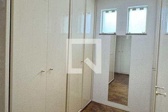 Closet da suíte 1 de casa de condomínio à venda com 4 quartos, 486m² em Residencial Cinco (alphaville), Santana de Parnaíba