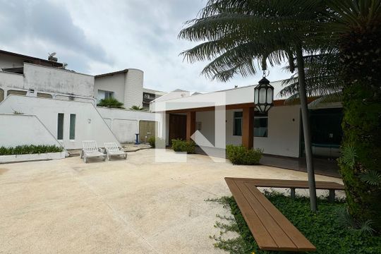Varanda de casa de condomínio à venda com 4 quartos, 486m² em Residencial Cinco (alphaville), Santana de Parnaíba