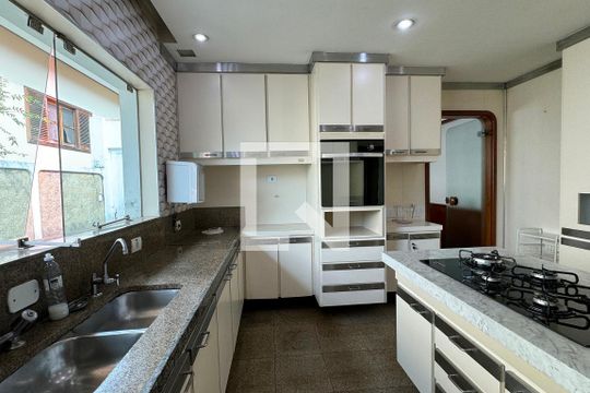 Cozinha de casa de condomínio à venda com 4 quartos, 486m² em Residencial Cinco (alphaville), Santana de Parnaíba