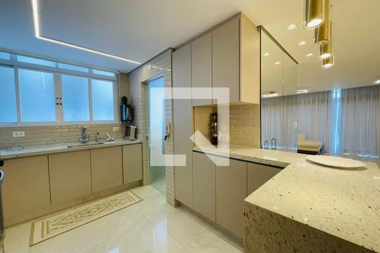 Cozinha de apartamento para alugar com 3 quartos, 147m² em Gonzaga, Santos