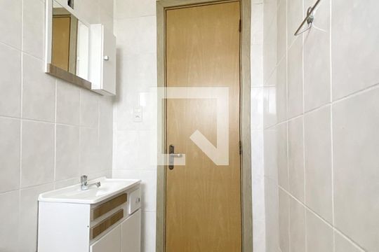 Banheiro de apartamento para alugar com 2 quartos, 58m² em Centro, São Leopoldo