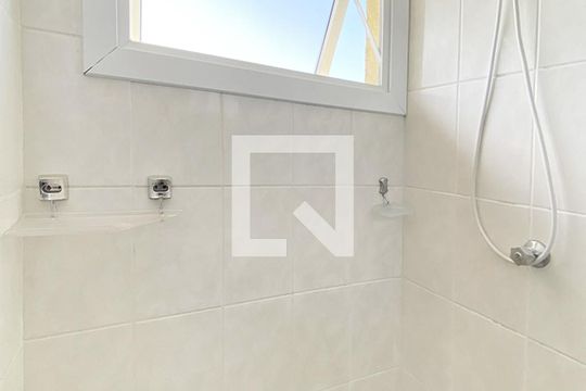 Banheiro de apartamento para alugar com 2 quartos, 58m² em Centro, São Leopoldo