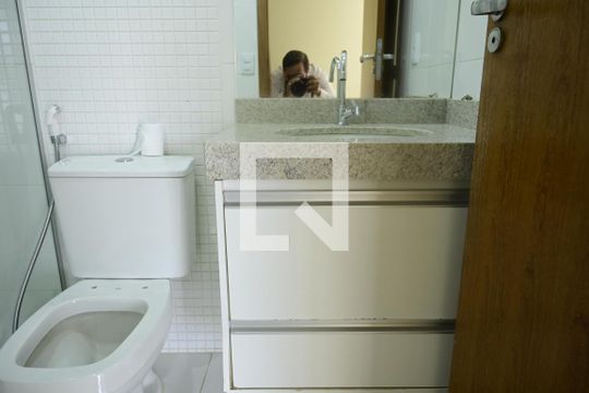 Banheiro de apartamento para alugar com 2 quartos, 58m² em Vila Maria José, Goiânia