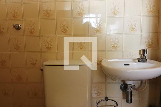 Banheiro de serviço de apartamento para alugar com 3 quartos, 96m² em Baeta Neves, São Bernardo do Campo