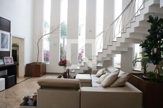 Sala de casa de condomínio à venda com 5 quartos, 590m² em Conjunto Cachoeira Dourada, Goiânia