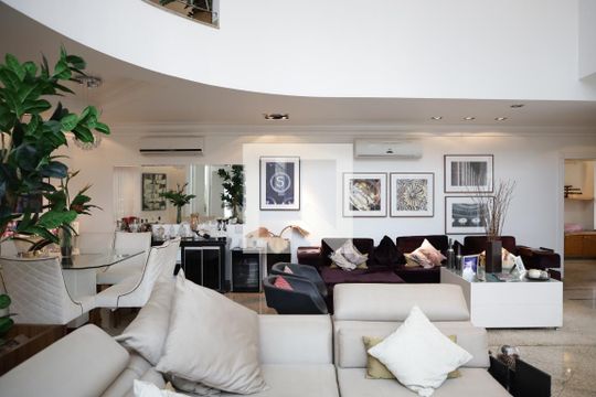 Sala de casa de condomínio à venda com 5 quartos, 590m² em Conjunto Cachoeira Dourada, Goiânia