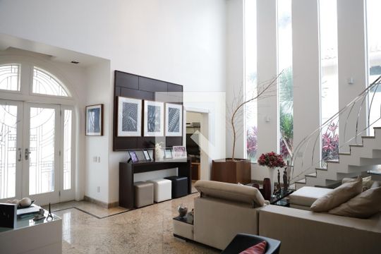 Sala de casa de condomínio à venda com 5 quartos, 590m² em Conjunto Cachoeira Dourada, Goiânia