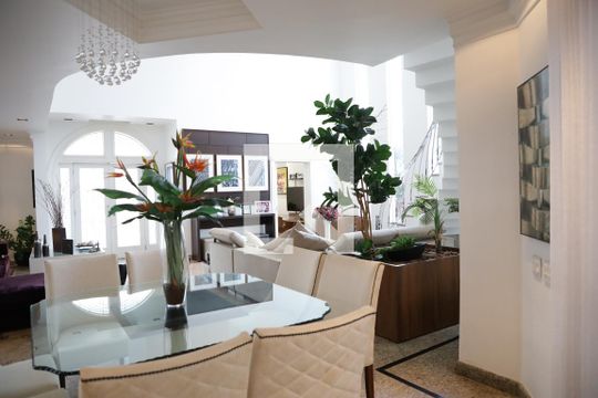 Sala de casa de condomínio à venda com 5 quartos, 590m² em Conjunto Cachoeira Dourada, Goiânia
