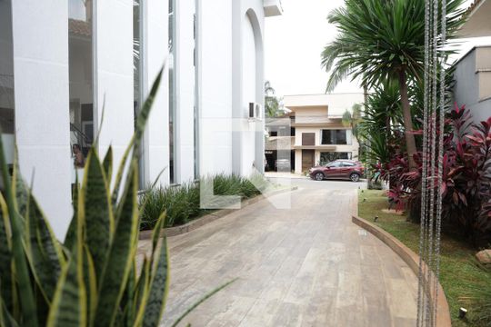 Área externa de casa de condomínio para alugar com 5 quartos, 590m² em Conjunto Cachoeira Dourada, Goiânia