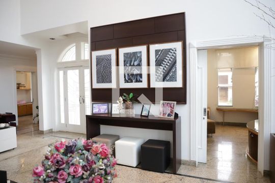 Sala de casa de condomínio à venda com 5 quartos, 590m² em Conjunto Cachoeira Dourada, Goiânia