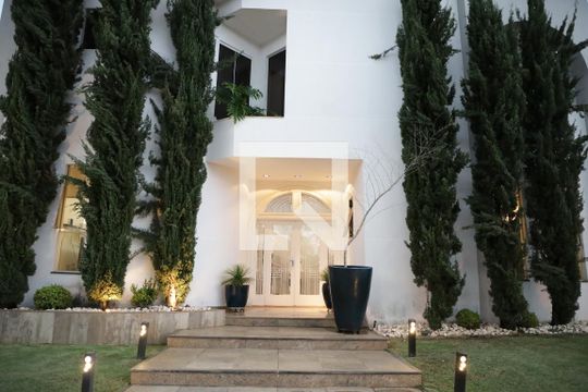 Fachada de casa de condomínio para alugar com 5 quartos, 590m² em Conjunto Cachoeira Dourada, Goiânia