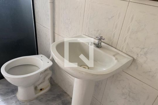 Banheiro de casa para alugar com 1 quarto, 44m² em Parque Lafaiete, Duque de Caxias