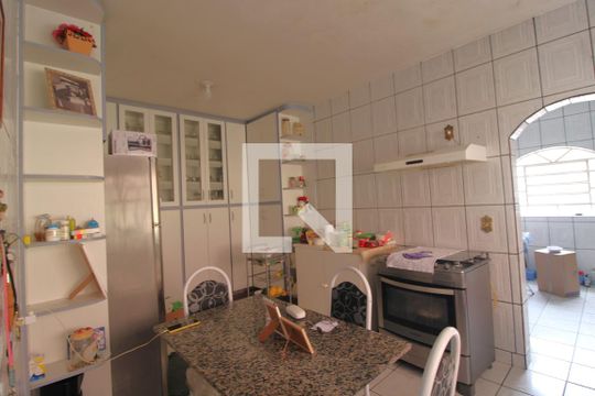 Cozinha de casa à venda com 3 quartos, 232m² em Jardim Teresa, São Paulo