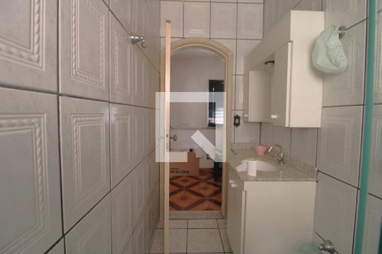 Banheiro comum de casa à venda com 3 quartos, 232m² em Jardim Teresa, São Paulo