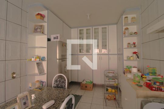 Cozinha de casa à venda com 3 quartos, 232m² em Jardim Teresa, São Paulo