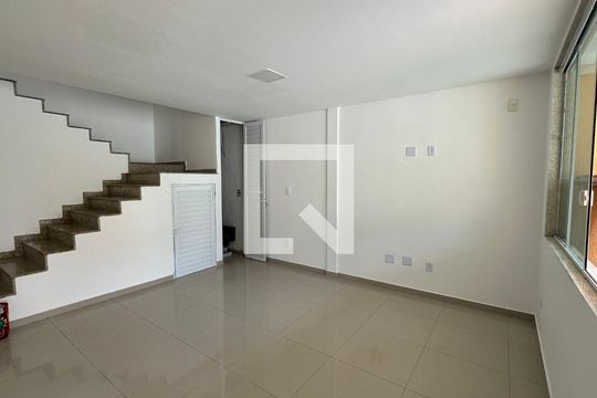 Sala de casa de condomínio à venda com 2 quartos, 220m² em Vargem Grande, Rio de Janeiro