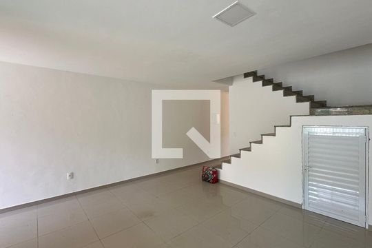 Sala de casa de condomínio à venda com 2 quartos, 220m² em Vargem Grande, Rio de Janeiro