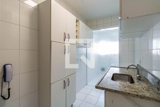 Cozinha de apartamento para alugar com 3 quartos, 79m² em Vila Suzana, São Paulo