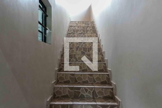 Escada de casa à venda com 3 quartos, 90m² em Xodó Marize, Belo Horizonte
