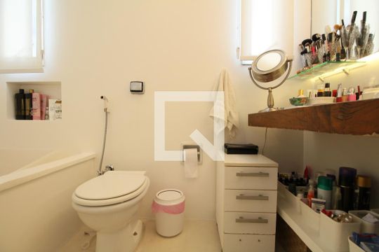 Banheiro suíte 1 de apartamento para alugar com 3 quartos, 146m² em Jardim Ampliação, São Paulo
