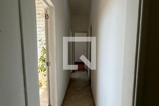 Corredor de apartamento para alugar com 3 quartos, 72m² em Benfica, 