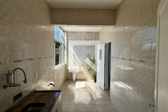 Cozinha de apartamento para alugar com 3 quartos, 72m² em Benfica, 