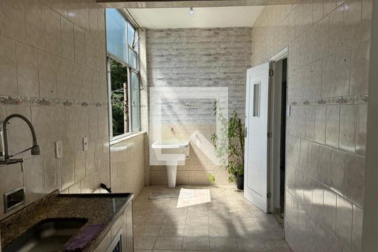 Cozinha de apartamento para alugar com 3 quartos, 72m² em Benfica, 