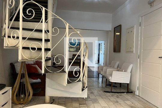Sala 2 de casa para alugar com 4 quartos, 260m² em Água Branca, São Paulo