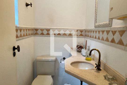 Lavabo de casa à venda com 4 quartos, 260m² em Água Branca, São Paulo