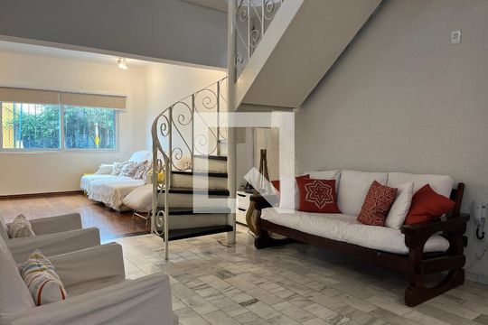 Sala 2 de casa para alugar com 4 quartos, 260m² em Água Branca, São Paulo