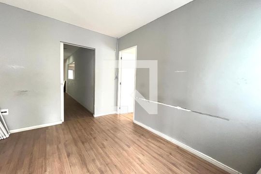 Casa à venda com 4 quartos, 220m² em Vila Guarani, São Paulo