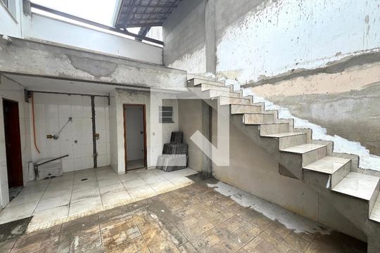 Quintal de casa à venda com 4 quartos, 220m² em Vila Guarani, São Paulo