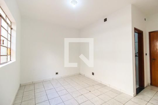 Suíte de casa para alugar com 2 quartos, 200m² em Parada Xv de Novembro, São Paulo
