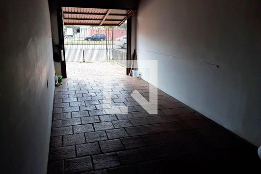 Garagem de casa à venda com 3 quartos, 320m² em Rubem Berta, Porto Alegre