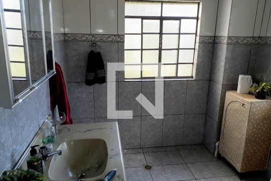 Banheiro de casa à venda com 3 quartos, 320m² em Rubem Berta, Porto Alegre