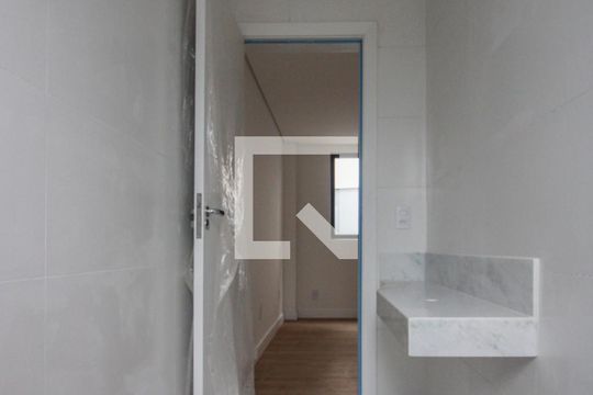 Banheiro da Suíte de casa à venda com 3 quartos, 142m² em Planalto, Belo Horizonte