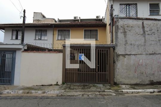 Fachada de casa à venda com 2 quartos, 80m² em Vila Gumercindo, São Paulo