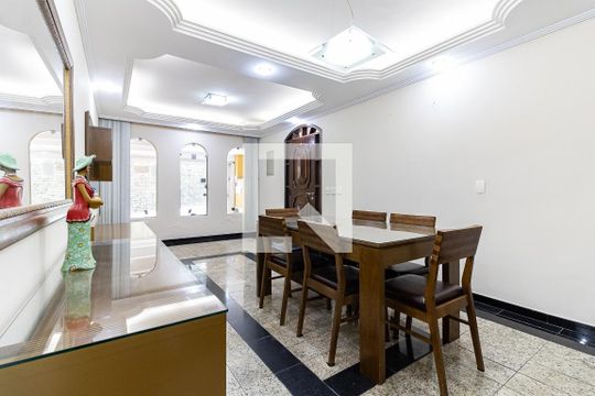 Casa à venda com 3 quartos, 200m² em Jardim Santa Emilia, São Paulo