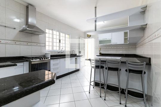 Cozinha de casa à venda com 3 quartos, 200m² em Jardim Santa Emilia, São Paulo