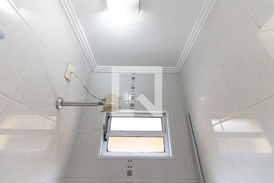 Banheiro Social 2 de casa à venda com 3 quartos, 200m² em Jardim Santa Emilia, São Paulo