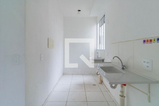 Cozinha  de apartamento à venda com 2 quartos, 39m² em Jardim Cláudia, São Paulo