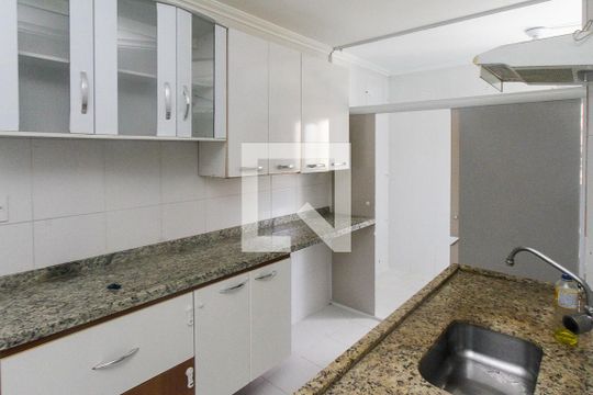 Cozinha de apartamento para alugar com 2 quartos, 64m² em Parque São Rafael, São Paulo