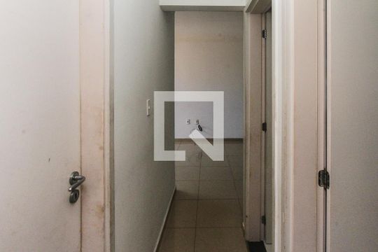 Corredor de apartamento para alugar com 2 quartos, 64m² em Parque São Rafael, São Paulo