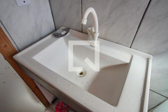 Banheiro Corredor de casa à venda com 2 quartos, 36m² em Costa E Silva, Porto Alegre