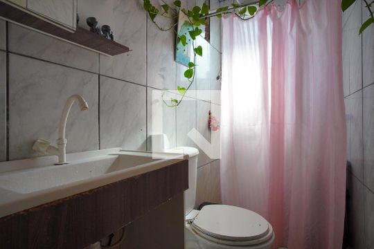 Banheiro Corredor de casa à venda com 2 quartos, 36m² em Costa E Silva, Porto Alegre