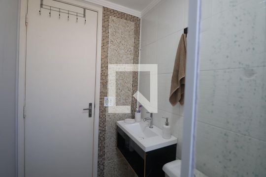 Banheiro de apartamento à venda com 2 quartos, 48m² em Igara, Canoas